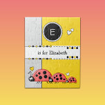 Niedliche Ladybugs<br><div class="desc">Puzzle für Kinder. Mit einer niedlichen roten und schwarzen Ladybird Familie, Liebe Herzen, Name und Initial. Gelb und grau. Geschenkidee für Kinder.</div>