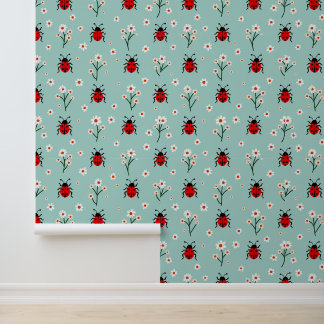 Niedliche Ladybugs und Daisies-Muster auf Minze Gr Tapete