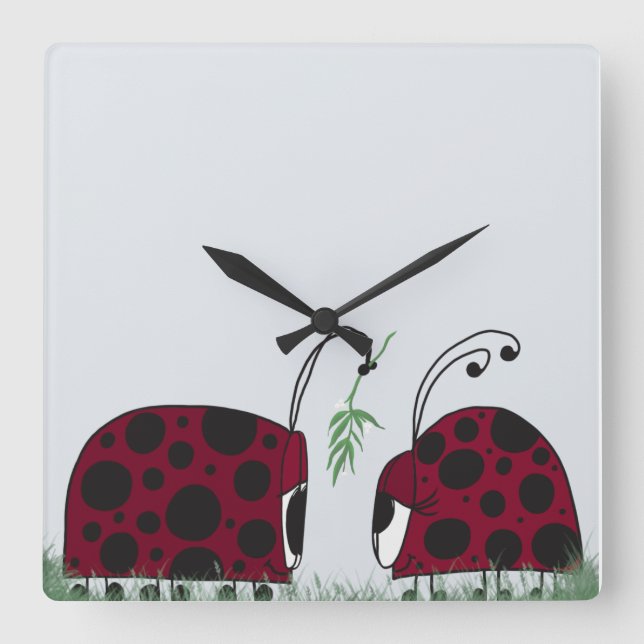 Niedliche Ladybugs und Mistletoe Quadratische Wanduhr (Vorderseite)