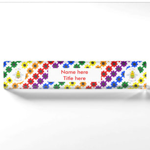 Niedliche LGBT-Proud-Regenbogenbiene und Blume kun Namensplakette