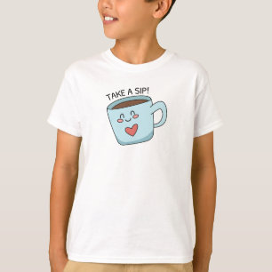 Niedliche Liebe des Bechers zeichnend T-Shirt