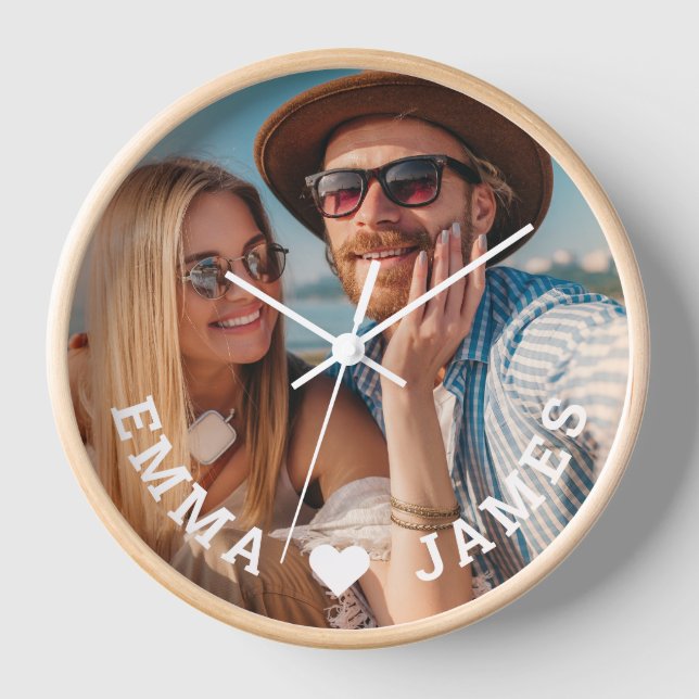 Niedliche Liebe Herz Foto Paare Personalisierte Na Uhr (Vorderseite)