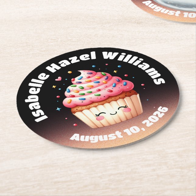Niedliche L'il Cupcake Candy Sprinkles Kinderdusch Runder Pappuntersetzer (Angewinkelt)