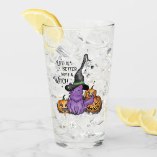 Niedliche Lila Hexenkatze mit Jack-O'-Lanterns Glas