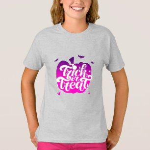 Niedliche lila Pumpkin-Halloween-Typografie T-Shirt