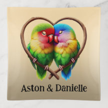 Niedliche Lovebirds Kuddeln in einem herzförmigen 