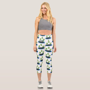 Niedliche, lustige grüne Bohnen auf Trampolin-Cart Capri Leggings