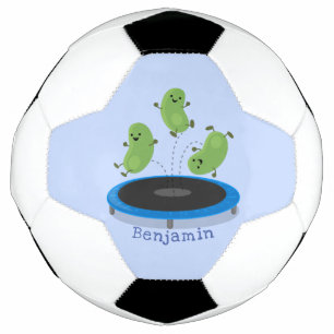 Niedliche, lustige grüne Bohnen auf Trampolin-Cart Fußball