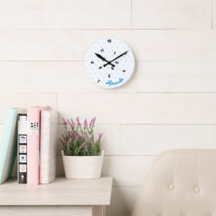 Niedliche lustige Jumblings Stunden Jungs Name Kin Runde Wanduhr