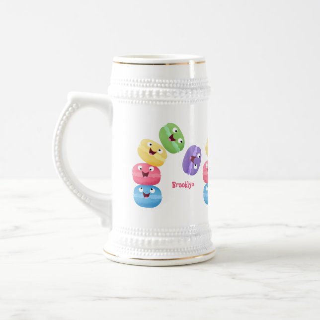 Niedliche Macaros Cartoon Illustration Bierglas (Links)