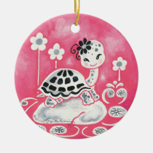 Niedliche Mädchen-Schildkröte mit Blumen und Keramikornament