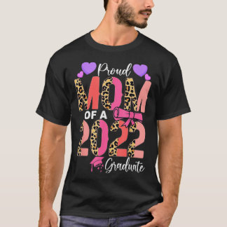 Niedliche Mama von Leopard mit Stolz auf einen 202 T-Shirt