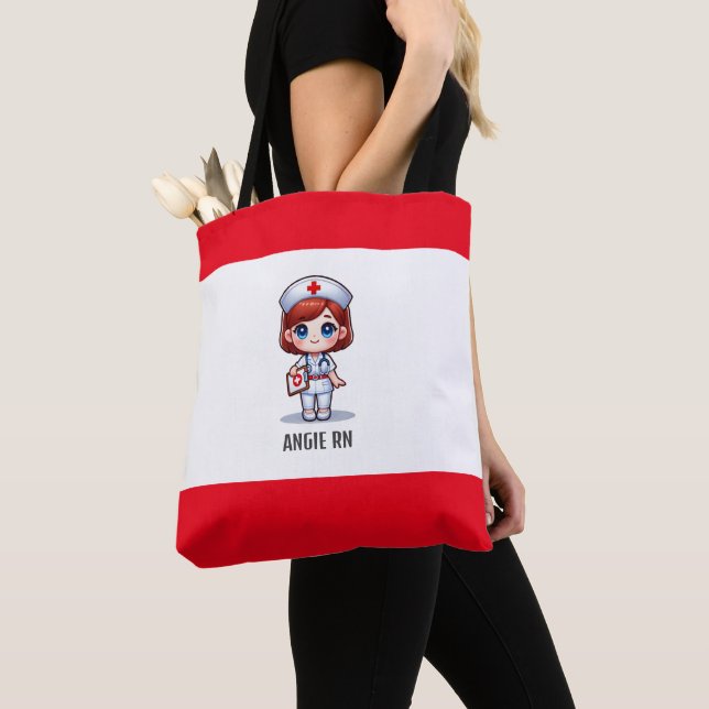 Niedliche Manga-Krankenschwester mit Red Hair Blue Tasche (Von Nahem)
