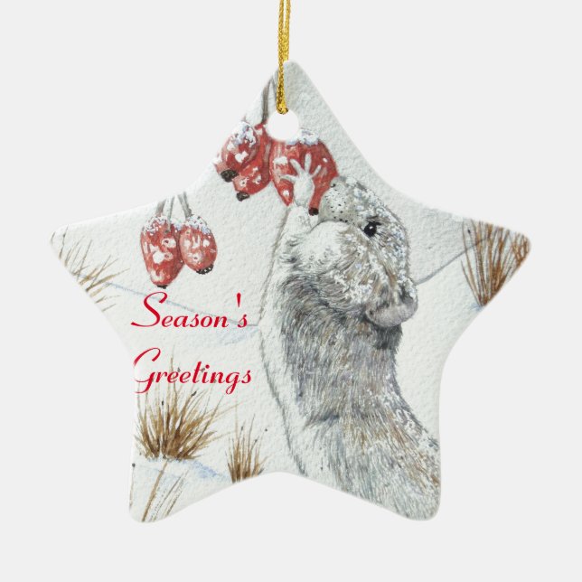 Niedliche Mäuse und rote Beeren - Schneeszene Keramikornament (Vorne)