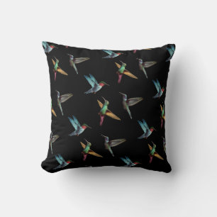 Niedliche mehrfarbige Kolibris auf schwarz Kissen