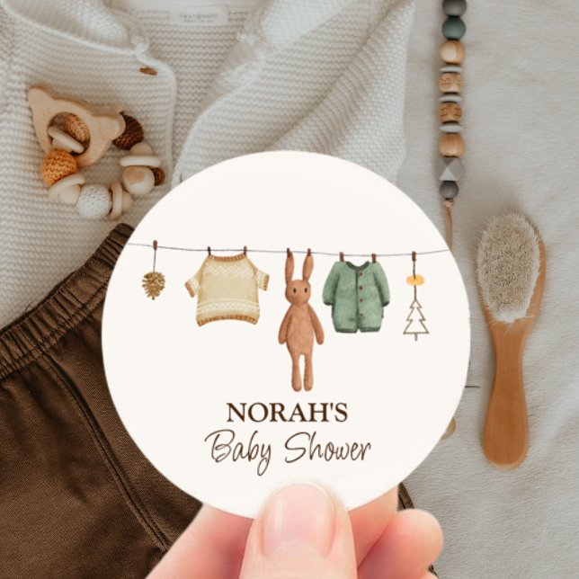 Niedliche Minimal Boho Winter Boy Clothes Kinderdu Runder Aufkleber (Cute Minimal Boho Winter Boy Clothes Baby Shower Classic Round Sticker)