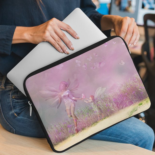 Niedliche, moderne Girl Pink Butterfly Fairies Laptopschutzhülle (Von Creator hochgeladen)