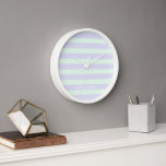 Niedliche moderne Lavendel- und Mini-grüne Streife Uhr<br><div class="desc">NewParkLane - Einfache,  aber niedliche,  personalisierte Uhr,  mit einem modernen Muster aus breiten Pastellfarben / Minzgrün und Lavendelstreifen. Fügen Sie Ihren Namen für ein personalisiertes Design hinzu.</div>