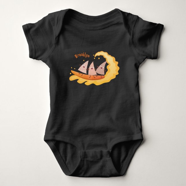 Niedliche nachos-Maischips beim Surfen Cartoon Baby Strampler (Vorderseite)