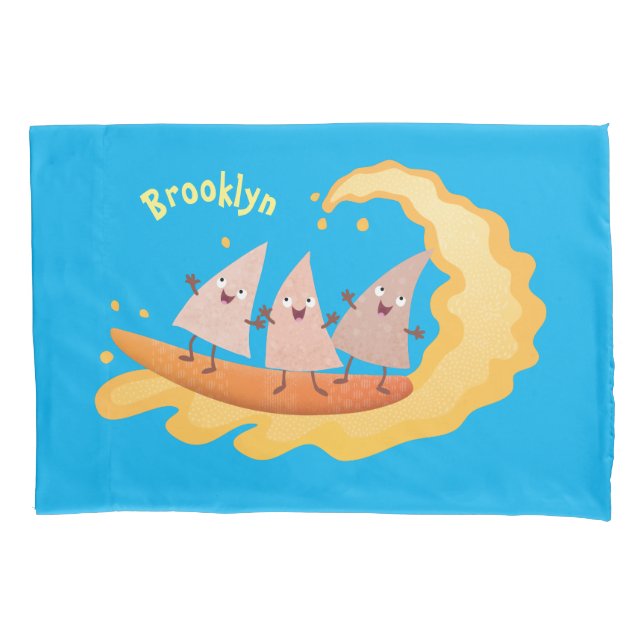 Niedliche nachos-Maischips beim Surfen Cartoon Kissenbezug (Vorderseite)
