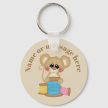 Niedliche nähende Maus hinzufügen Name oder Schlüs