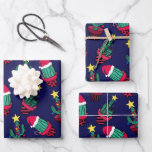 Niedliche Navy dekorierte Kakteen Tree Weihnachtsl Geschenkpapier Set<br><div class="desc">Dieses niedliche, künstlerische und unterhaltsame Weihnachtsdesign ist perfekt für die festliche und fröhliche Jahreszeit. Es ist mit einer handgezeichnet Darstellung von Rot-, Grün-, Schwarz- und Multikulturalbäumen versehen, die Gartenflächen, Lichter, Ziergegenstände, Zuckerrohr, Sternenkuchen und einen Weihnachtshut auf einem weißen Schneebett und einem dunkelblau-marineblauen Himmel umfasst. Es ist künstlerisch, modern, bezaubernd und...</div>