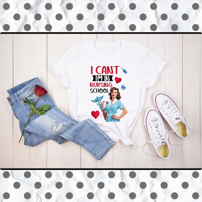 Niedliche Nostalgie-Krankenschwester Pinup in der  T-Shirt (Von Creator hochgeladen)