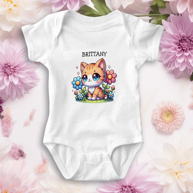 Niedliche Orange Kitty Cat bei Blume Personalisier Baby Strampler (Von Creator hochgeladen)