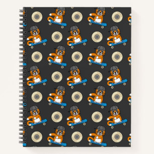 Niedliche orangefarbene Katze auf Skateboard Carto Notizbuch