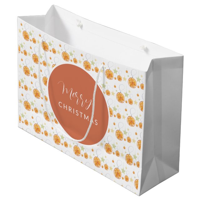 Niedliche Orangen und Sterne im Winterweiß Große Geschenktüte (Vorderseite Schrägansicht)