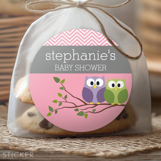 Niedliche Owls auf Zweig Baby Girl Dusche Rosa Runder Aufkleber (Custom Sticker for Party Favors and Envelopes)
