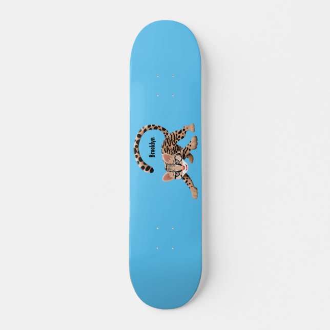 Niedliche Ozelot-Cartoon-Abbildung Skateboard (Vorne)