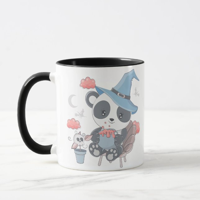 Niedliche Panda Hexe umrahmte Wolken Halloween-Tas Tasse (Links)