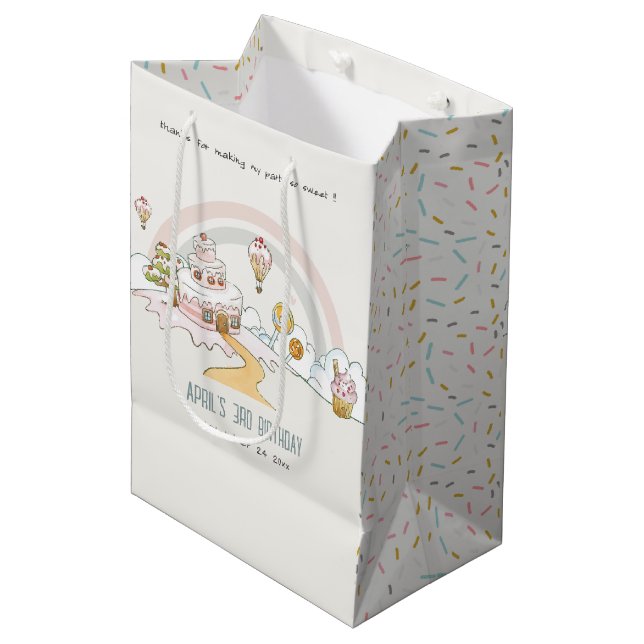 Niedliche Pastel Sweet Time Candy Land Kindergebur Mittlere Geschenktüte (Vorderseite Schrägansicht)