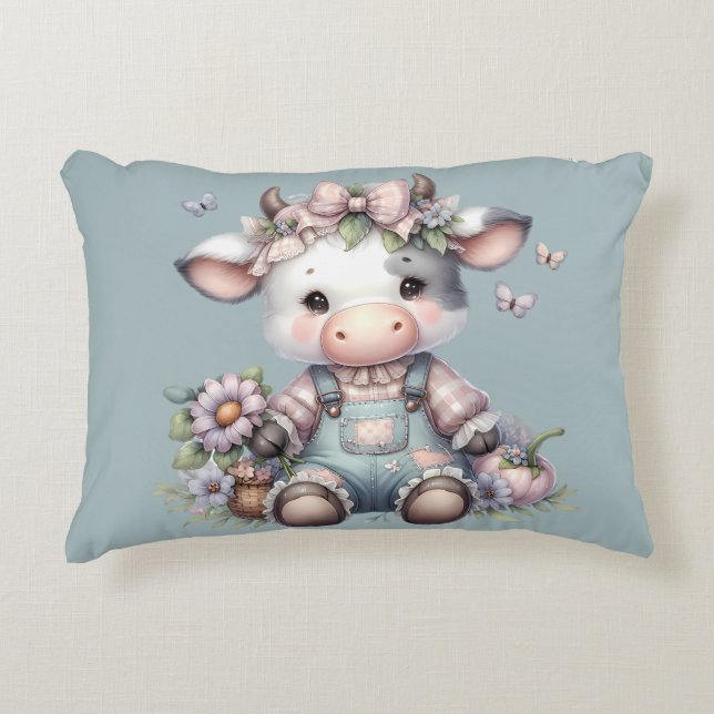 Niedliche Pastell Babykuh in Overalls mit Blume Dekokissen (Vorderseite)