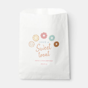 Niedliche Pastelle haben eine süße Leckerei zum  Geschenktütchen