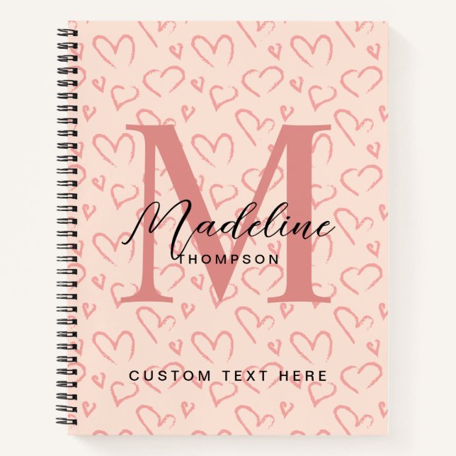 Niedliche Pastellrosa Herz-Muster-Script Monogram Notizbuch (Vorderseite)