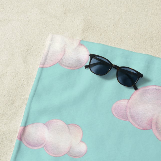 Niedliche Pastelltiere auf der Wolkenoberfläche Strandtuch (Beispiel)