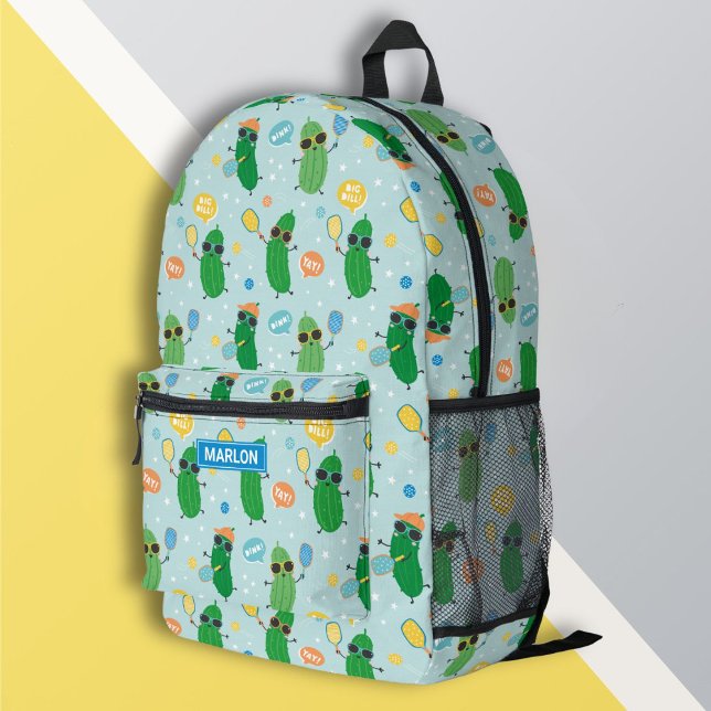 Niedliche Pickleys spielen Pickleball auf hellblau Bedruckter Rucksack (Von Creator hochgeladen)