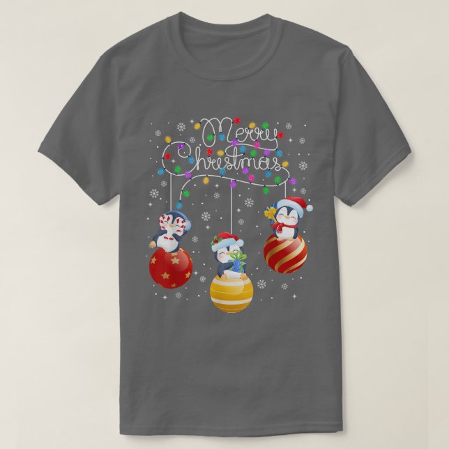 Niedliche Pinguine Frohe Weihnachtslichter Ornamen T-Shirt (Design vorne)