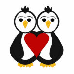 Niedliche Pinguine in Liebe Fotoskulptur Ornament<br><div class="desc">Dieses Design ist eine Vektorgrafik zweier niedlicher Schwarz-Weiß-Pinguine, die mit einem Herz vor ihnen umarmt sind. Dieser bezaubernde Pinguin wurde ursprünglich im Jahr 2008 von Mydeas gezeichnet. Dieser niedliche Pinguin wäre ein tolles Geschenk für jeden Vogelliebhaber oder Pinguinliebhaber. Dieses niedliche Pinguindesign eignet sich auch für Freunde, Jubiläen und Geschwister. Dieses...</div>