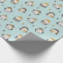 Niedliche Pinguine mit kleinen Bäumen auf hellblau Geschenkpapier