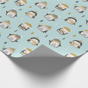 Niedliche Pinguine mit kleinen Bäumen auf hellblau Geschenkpapier