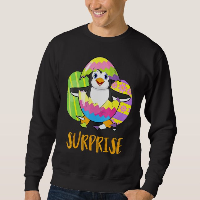 Niedliche Pinguinüberraschung mit Eiern farbenfroh Sweatshirt (Vorderseite)
