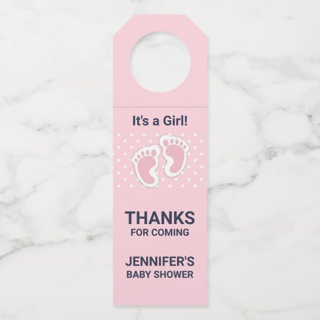 Niedliche Pink Baby Girl Footprints Es ist ein Mäd Flaschenanhänger (Vorderseite)