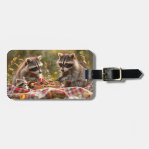 Niedliche Raccoon-Familie mit Picknick Gepäckanhänger