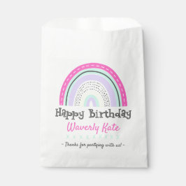 Niedliche Rainbow-Geburtstagsparty mit Kindername Geschenktütchen