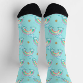 Niedliche Regenbogenwolken und Sterne im blauen Hi Socken