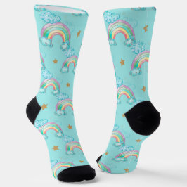 Niedliche Regenbogenwolken und Sterne im blauen Hi Socken