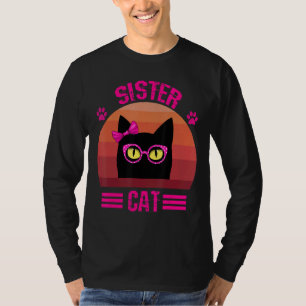 Niedliche Retro kleine Schwester Katze mit rosafar T-Shirt